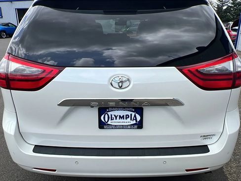 Used 2020 Toyota Sienna Limited Premium AWD/4WD image 10