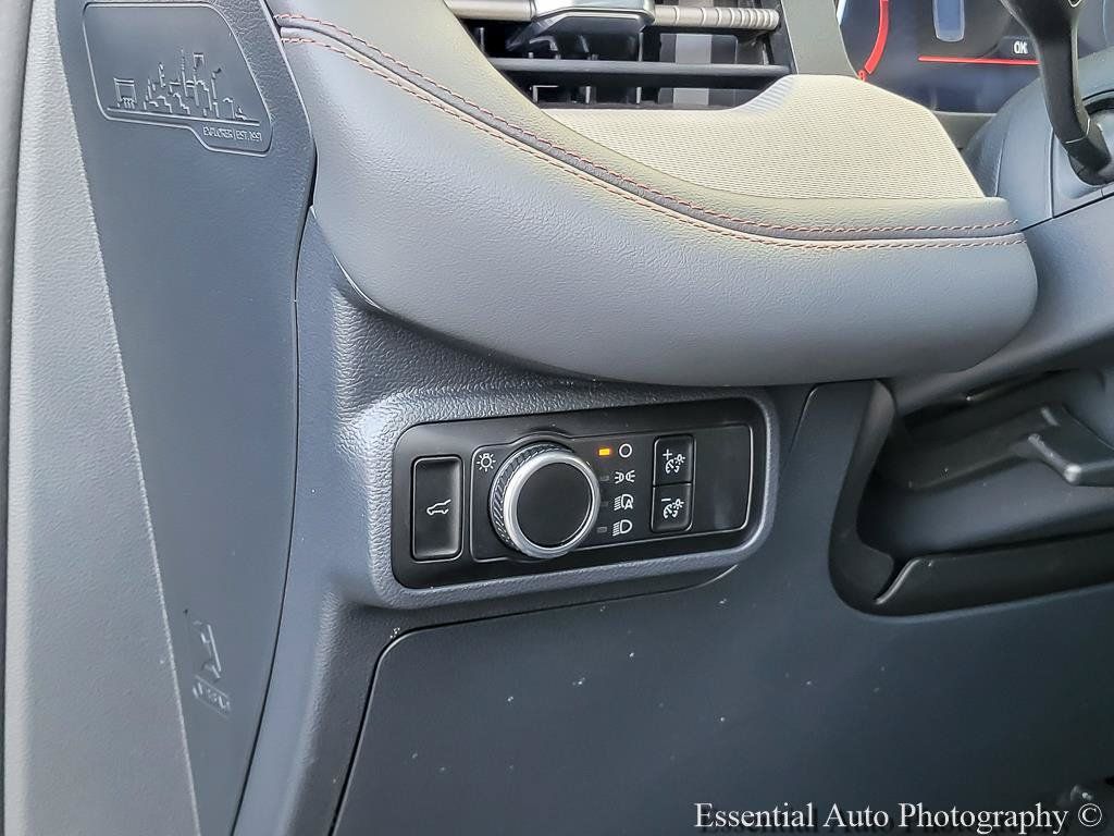 Used 2025 Ford Explorer Active AWD/4WD image 16