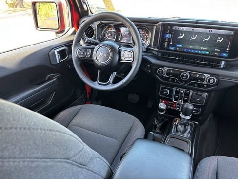 Used 2025 Jeep Wrangler Unlimited Rubicon AWD/4WD image 14