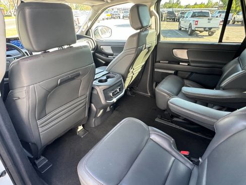 Used 2025 Ford Expedition Active AWD/4WD image 18