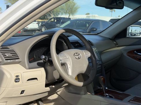 Used 2011 Toyota Camry XLE image 21