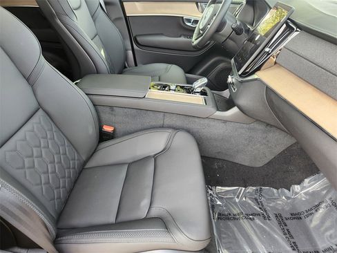 New 2026 Volvo XC90 B6 Plus w/ Protection Package image 27