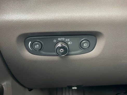 Used 2019 Chevrolet Traverse LT FWD image 46