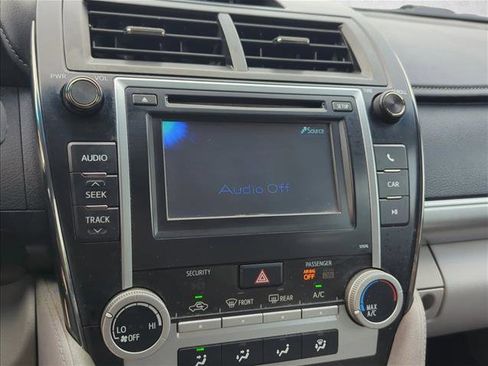 Used 2013 Toyota Camry LE FWD image 19