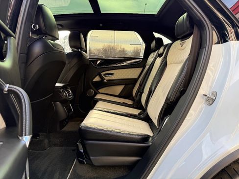 Used 2019 Bentley Bentayga image 28