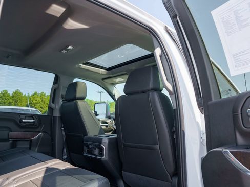 Used 2023 GMC Sierra 3500 Denali w/ Denali Ultimate Package AWD/4WD image 13