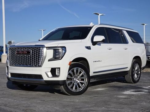 Used 2022 GMC Yukon XL Denali w/ Denali Ultimate Package image 2