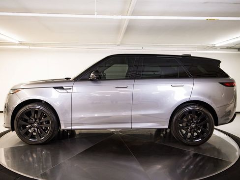 Used 2025 Land Rover Range Rover Sport Dynamic SE AWD/4WD image 2