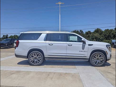 New 2026 GMC Yukon XL Denali Ultimate w/ LPO, Illumination Package AWD/4WD image 6