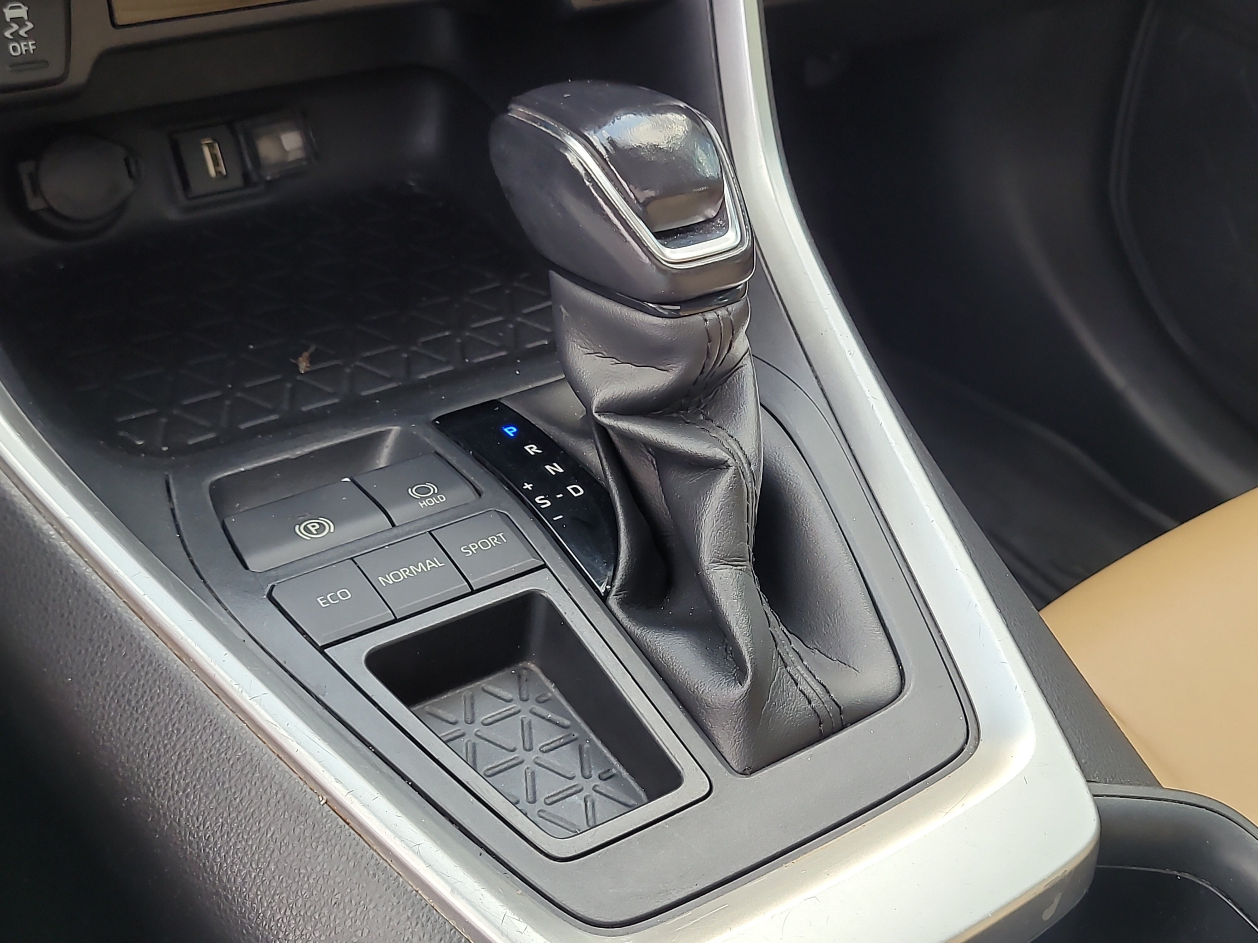 Used 2021 Toyota RAV4 XLE Premium FWD image 27