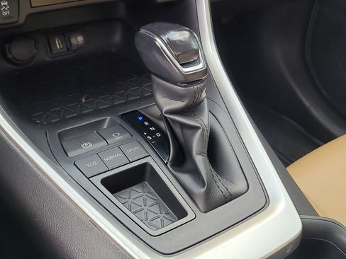 Used 2021 Toyota RAV4 XLE Premium FWD image 27