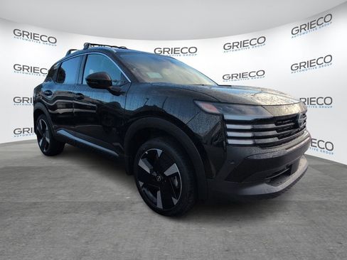 New 2025 Nissan Kicks SR image 1