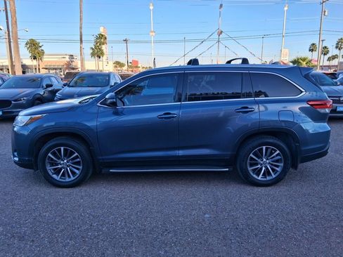 Used 2019 Toyota Highlander XLE image 3