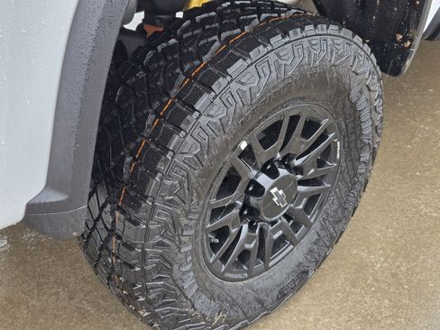 New 2026 Chevrolet Silverado 2500 ZR2 AWD/4WD image 6