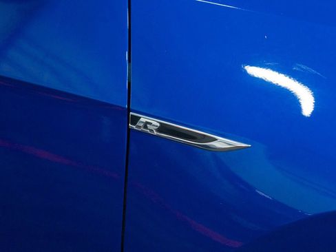 Used 2015 Volkswagen Golf R 4-Door AWD/4WD image 15