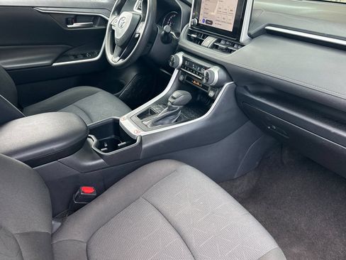 Used 2025 Toyota RAV4 XLE FWD image 15
