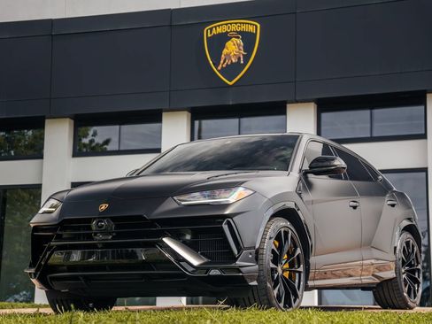 Used 2023 Lamborghini Urus S AWD/4WD image 2