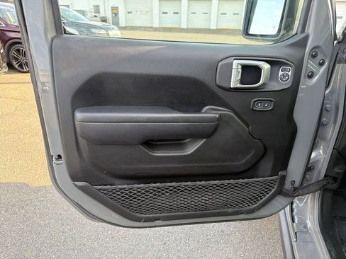 Used 2023 Jeep Wrangler Unlimited Rubicon 4xe w/ Cold Weather Group AWD/4WD image 11