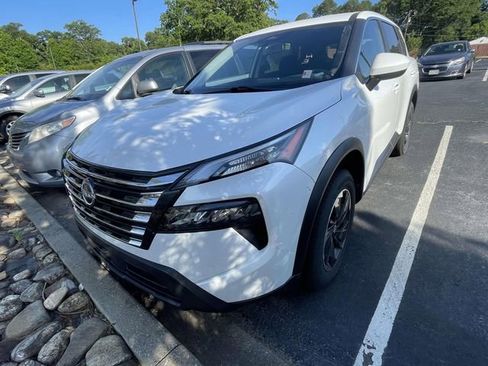 Used 2024 Nissan Rogue SV AWD/4WD image 6
