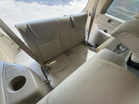 Used 2005 Toyota Highlander 4WD V6 w/ 3rd Row image 18