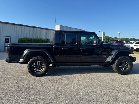 Used 2024 Jeep Gladiator Mojave AWD/4WD image 4