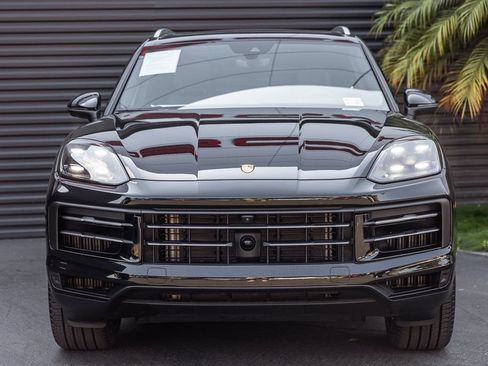 Certified 2024 Porsche Cayenne AWD/4WD image 7