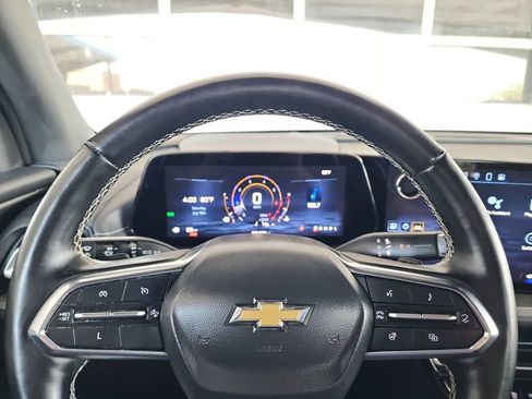 Used 2025 Chevrolet Traverse LT FWD image 17