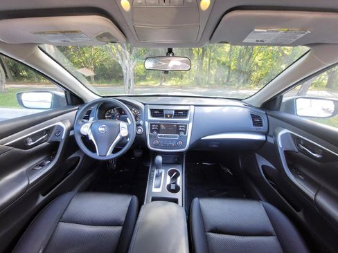 Used 2017 Nissan Altima 2.5 SR FWD image 14