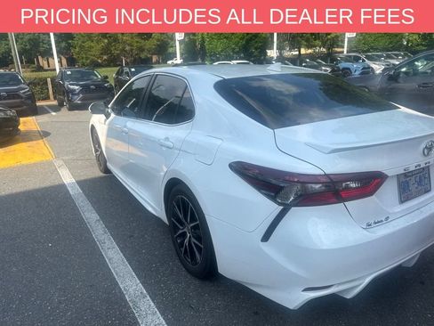 Used 2022 Toyota Camry SE FWD image 3
