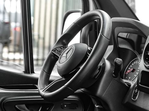 Used 2025 Mercedes-Benz Sprinter 2500 image 15