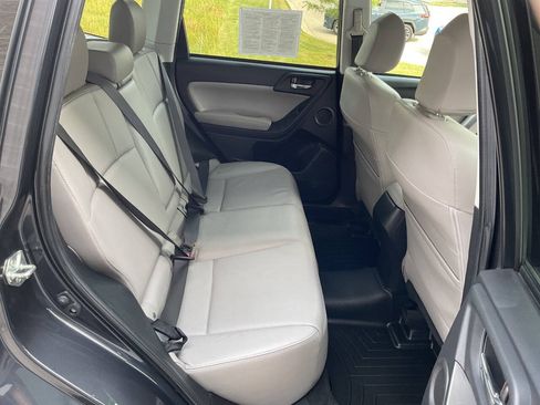 Used 2014 Subaru Forester 2.5i Touring AWD/4WD image 34