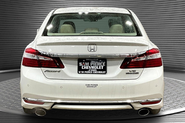 Used 2017 Honda Accord Touring image 5