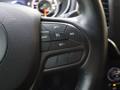Used 2019 Jeep Cherokee Trailhawk w/ Cold Weather Group AWD/4WD image 16