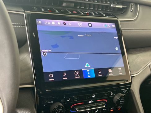 Used 2023 Jeep Grand Cherokee Limited w/ Black Appearance Package image 13