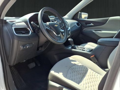 Used 2021 Chevrolet Equinox LS FWD image 23