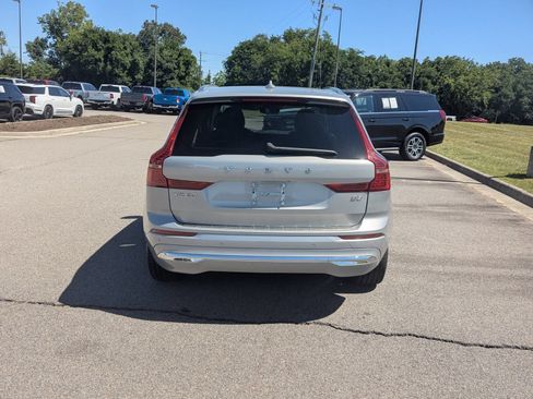 Used 2023 Volvo XC60 B5 Ultimate w/ Climate Package FWD image 4