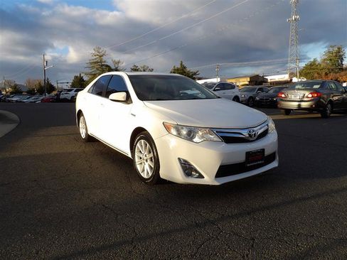 Used 2012 Toyota Camry XLE image 2