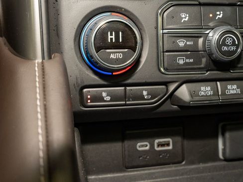 Used 2023 Chevrolet Tahoe LT w/ LT Signature Plus Package image 18