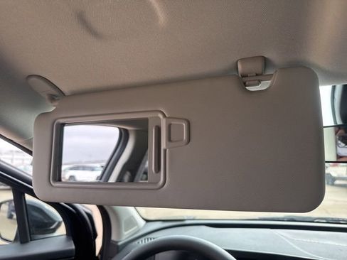 Used 2025 Kia Sportage LX image 31