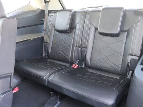 Used 2025 Volkswagen Atlas SE image 12