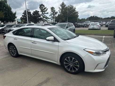 Used 2017 Toyota Avalon XLE Premium FWD image 5