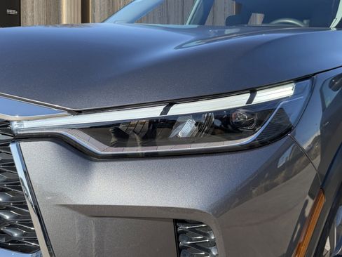 Used 2025 INFINITI QX60 Luxe image 16