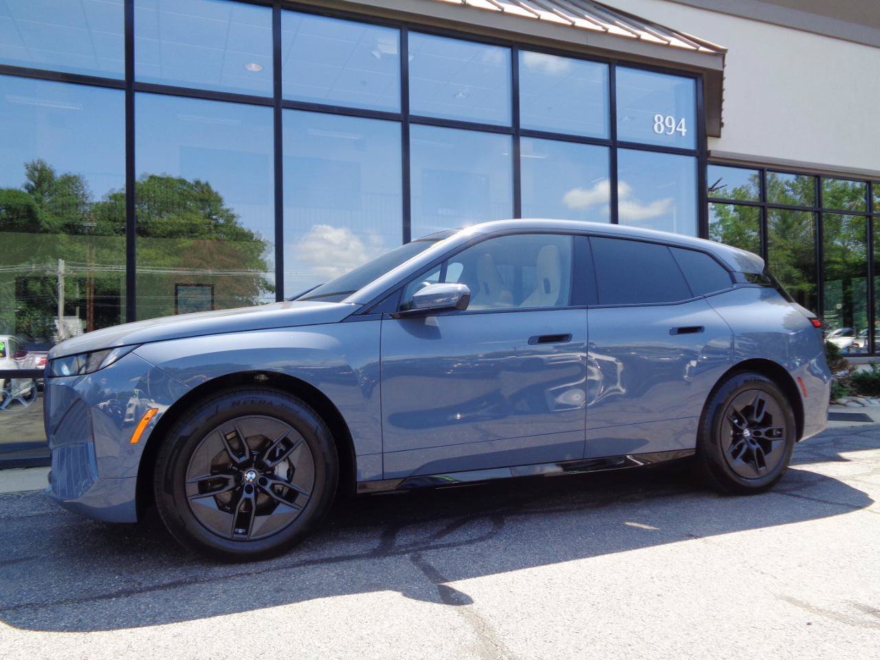 Used 2026 BMW iX xDrive60 w/ Executive Package AWD/4WD image 1