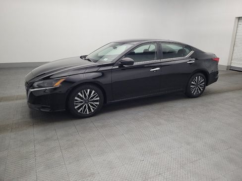 Used 2023 Nissan Altima 2.5 SV image 2