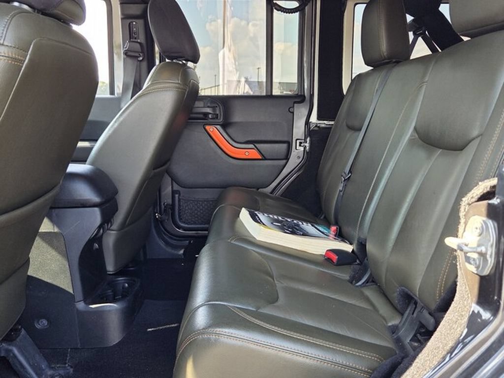 Used 2017 Jeep Wrangler Unlimited Sahara w/ Connectivity Group AWD/4WD image 4