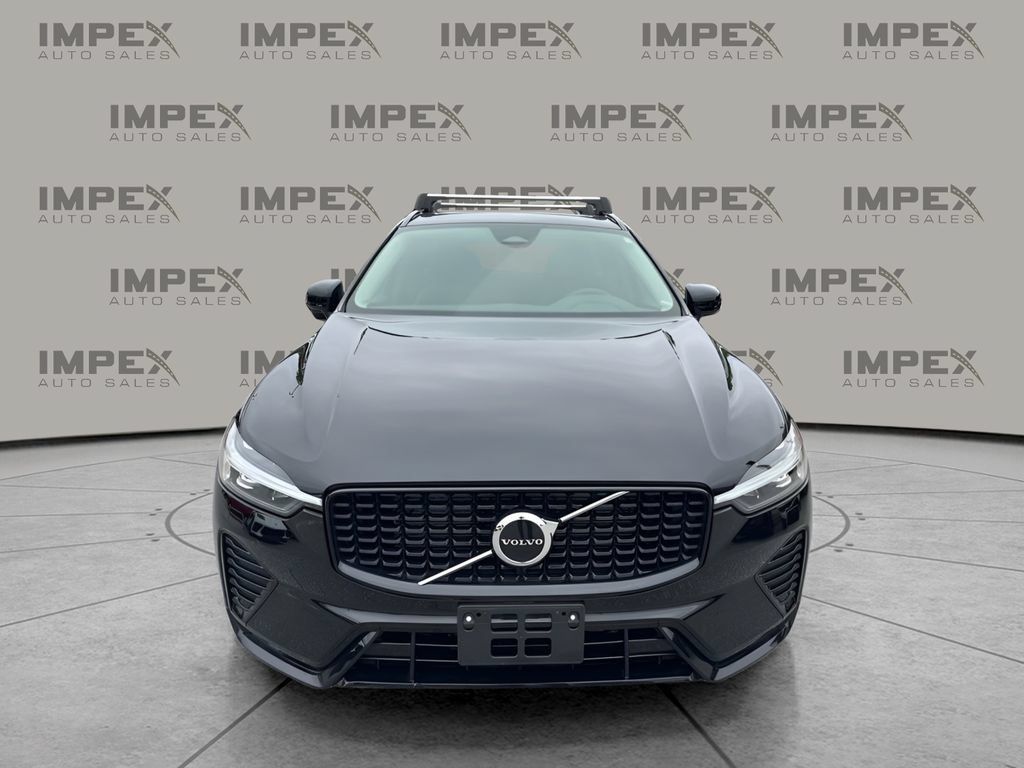 Used 2024 Volvo XC60 B5 Core AWD/4WD image 8