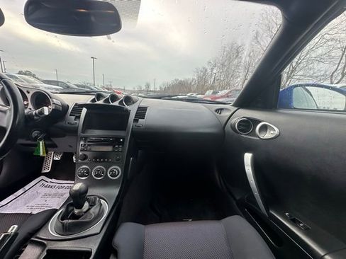 Used 2005 Nissan 350Z Enthusiast w/ (S02) Side Air Bags Pkg image 27