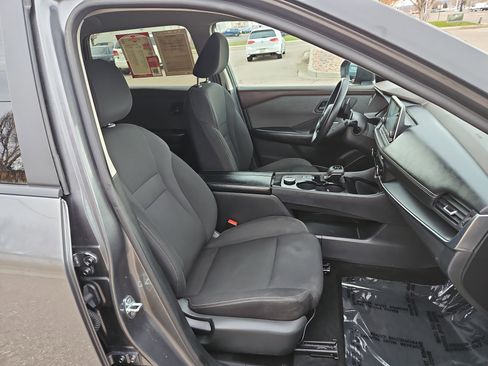 Used 2023 Nissan Rogue S image 9