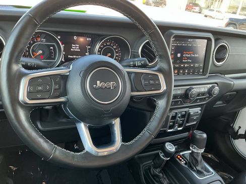Used 2018 Volvo XC60 T6 Momentum w/ Advanced Package AWD/4WD image 13