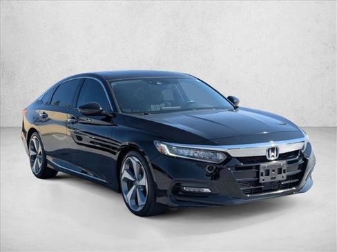 Used 2018 Honda Accord Touring image 3